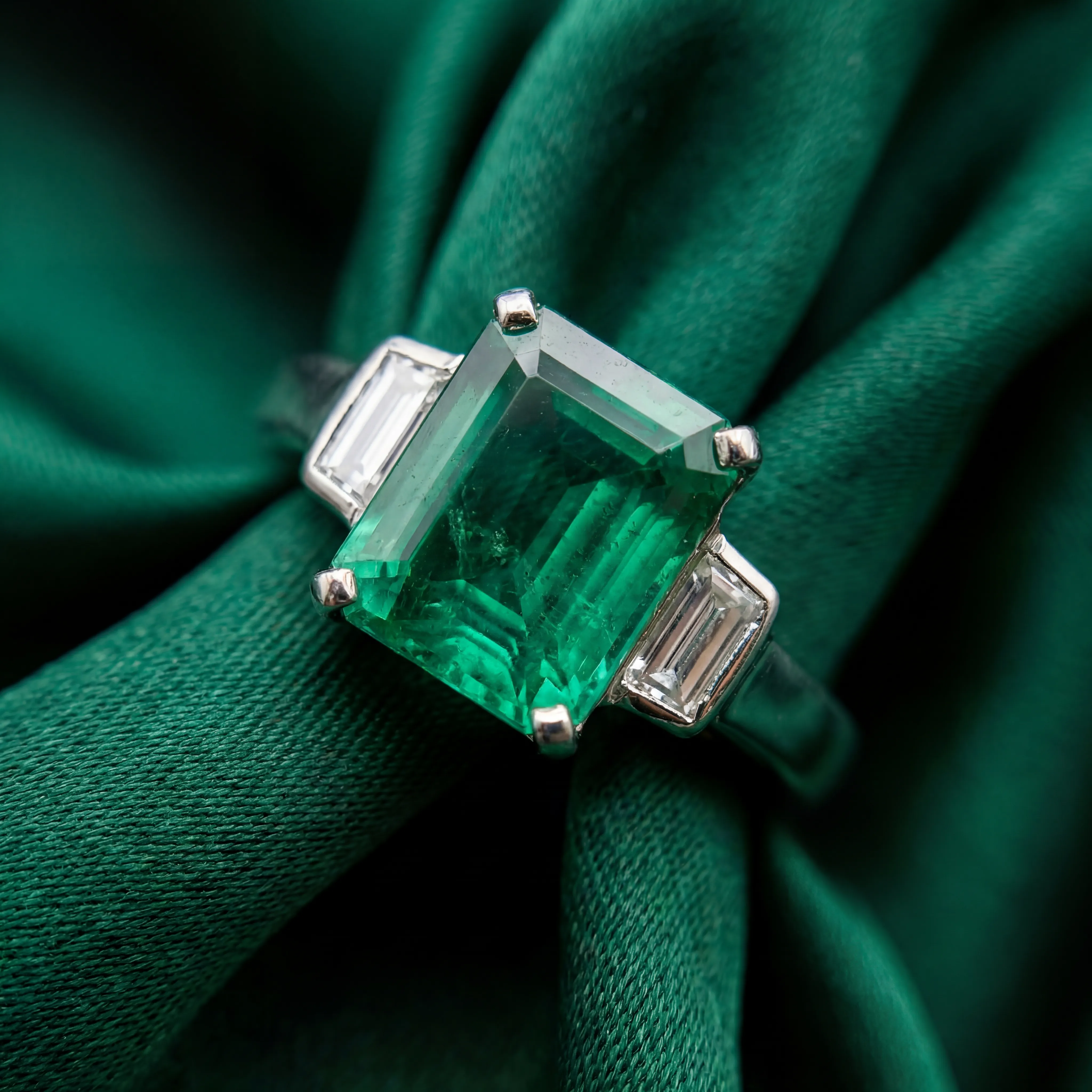 Fashion & Accessories — Frame 10
